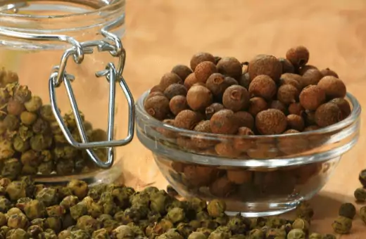 allspice is a  famous alternative for ground cloves. 