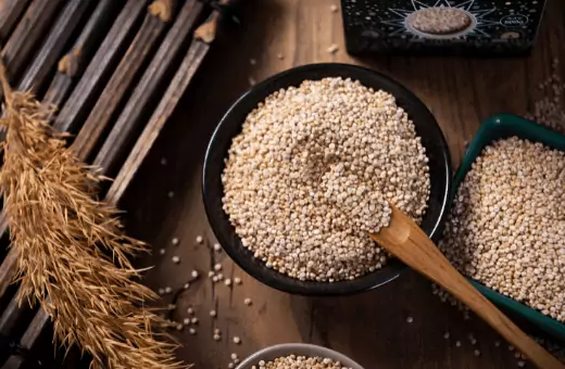 quinoa is a healthy buckwheat groats alternative.