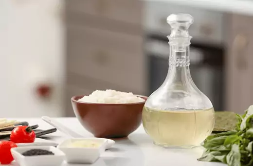 White rice vinegar is the most popular type in Asia and has a light, delicate flavor. It is used in sushi and sashimi dishes, as well as in salad dressings and marinades. 
