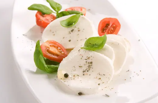 you can be use mozzarella instead of paneer