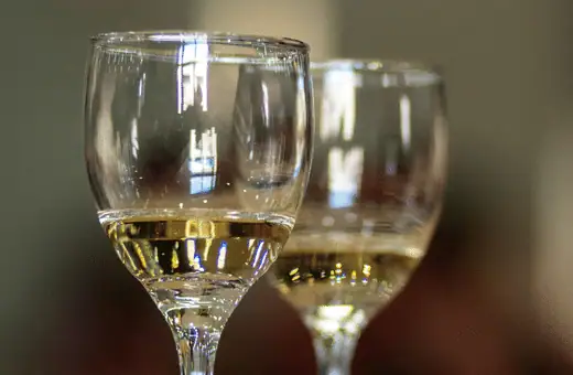 dry white wine is widely used as a good chinese cooking wine substitute 