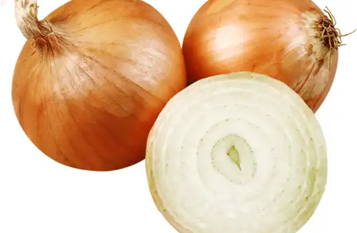 Vidalia onions make an excellent substitute for Spanish onions