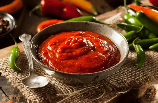 sriracha is the most well known garlic chili sauce substitute