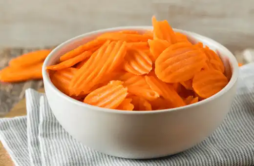 carrot chips are a healthy and tasty alternatives to pork rinds