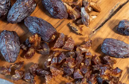 chopped dates are good substitute for currant